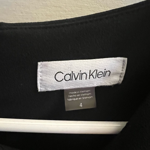 Calvin Klein size 4 - Picture 3 of 3